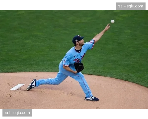 威斯康星大学垒球队2月6日9-0战胜陆军学院，投手群联手完封