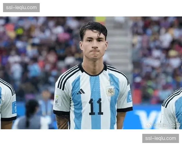 斯帕莱蒂现身弗罗西诺内训练基地,考察意大利国家队边缘国脚 斯帕莱蒂现身弗罗西诺内训练基地,考察意大利国家队边缘国脚