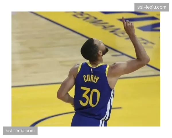 勇士体系不稳定性凸显，库里状态波动考验角色球员弹性